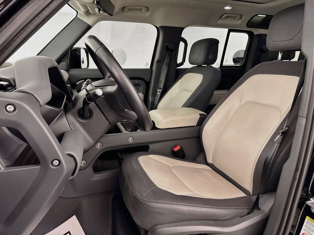Certified Used 2024 Black Land Rover X-Dynamic SE image 21