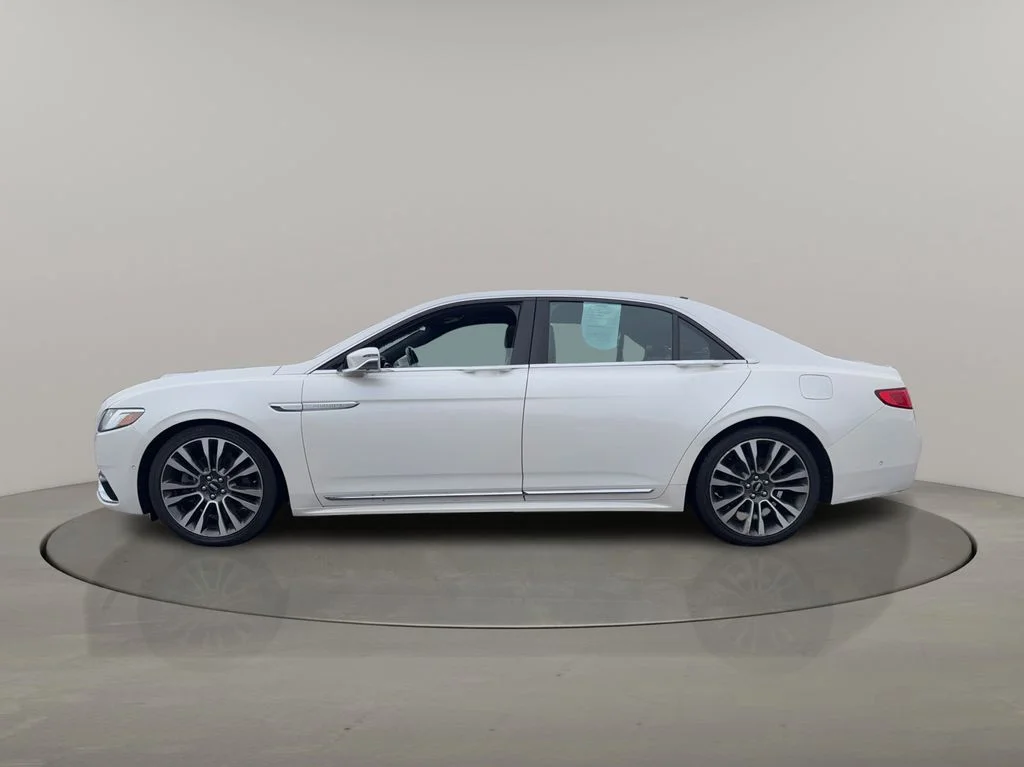 Used 2018 White Lincoln Reserve image 4