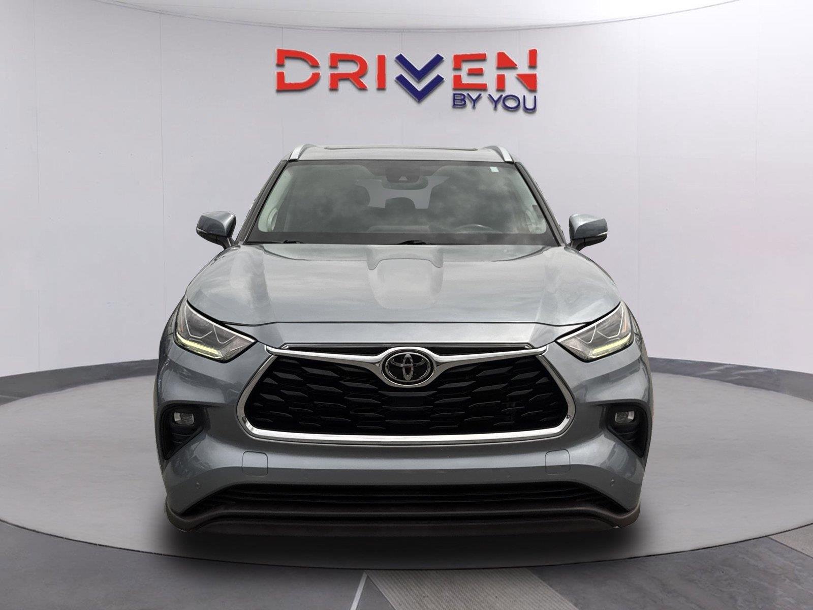Used 2021 Moondust Toyota Limited image 9