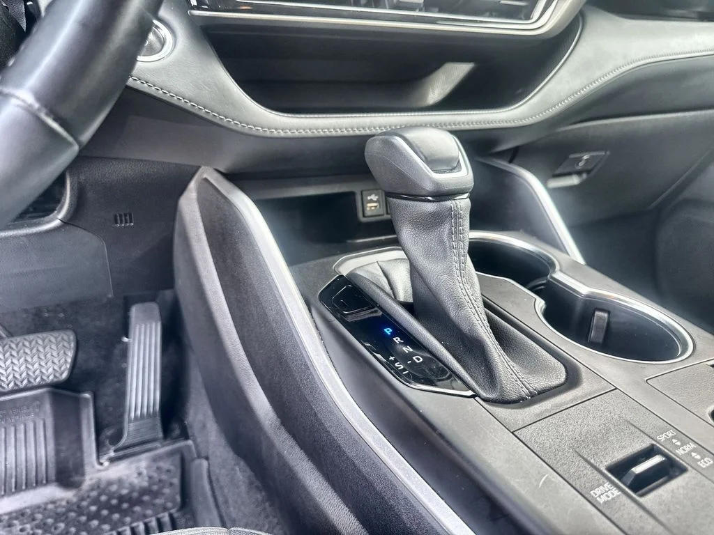 Used 2023 Silver Toyota LE image 18