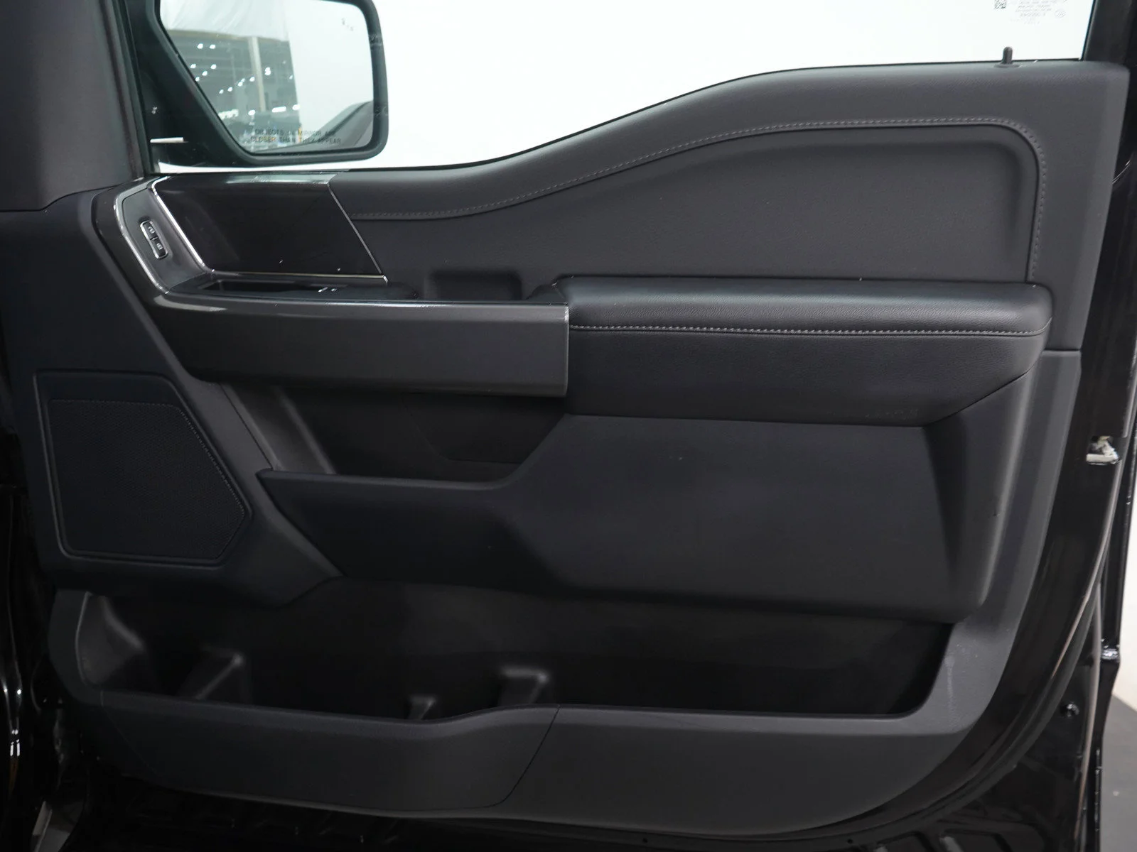 Used 2023 Agate Black Metallic Ford XLT image 11