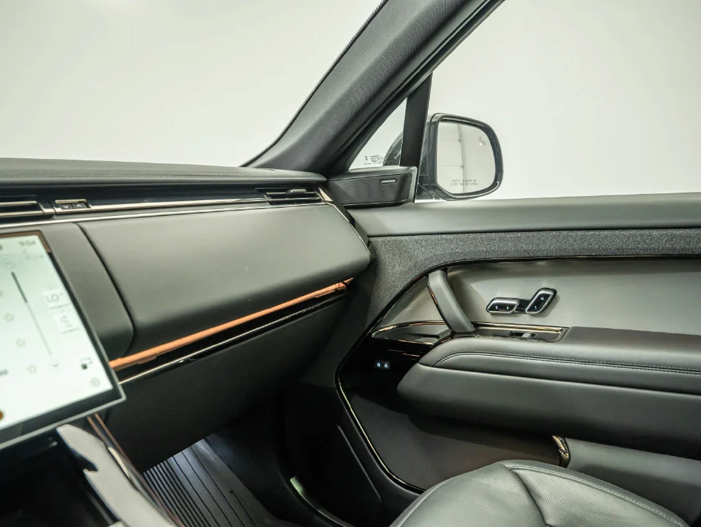 Used 2026 Santorini Black Land Rover SE image 26