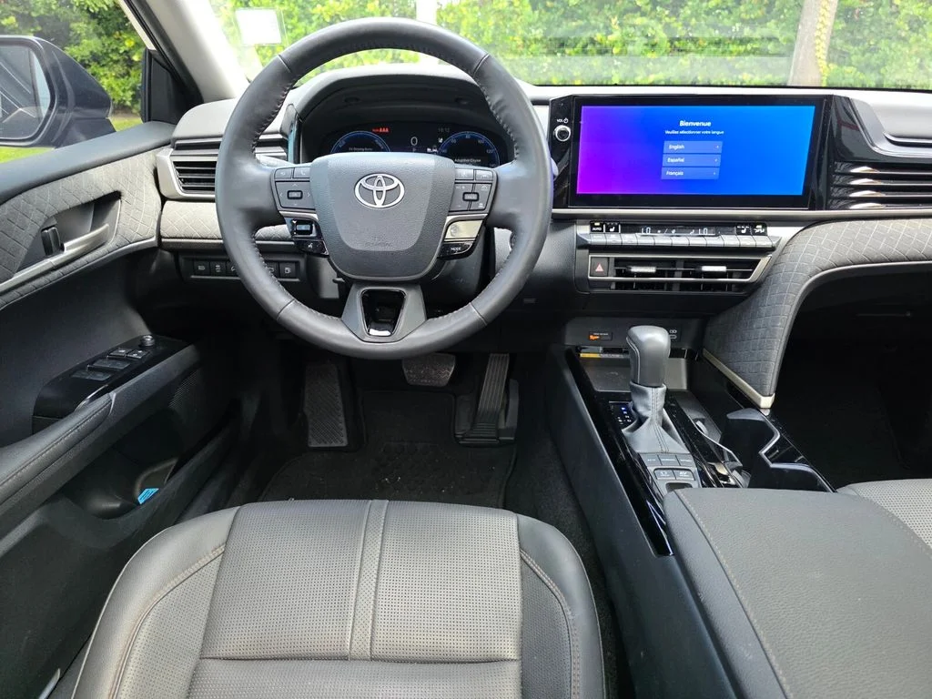 Certified Used 2025  Toyota XLE image 7