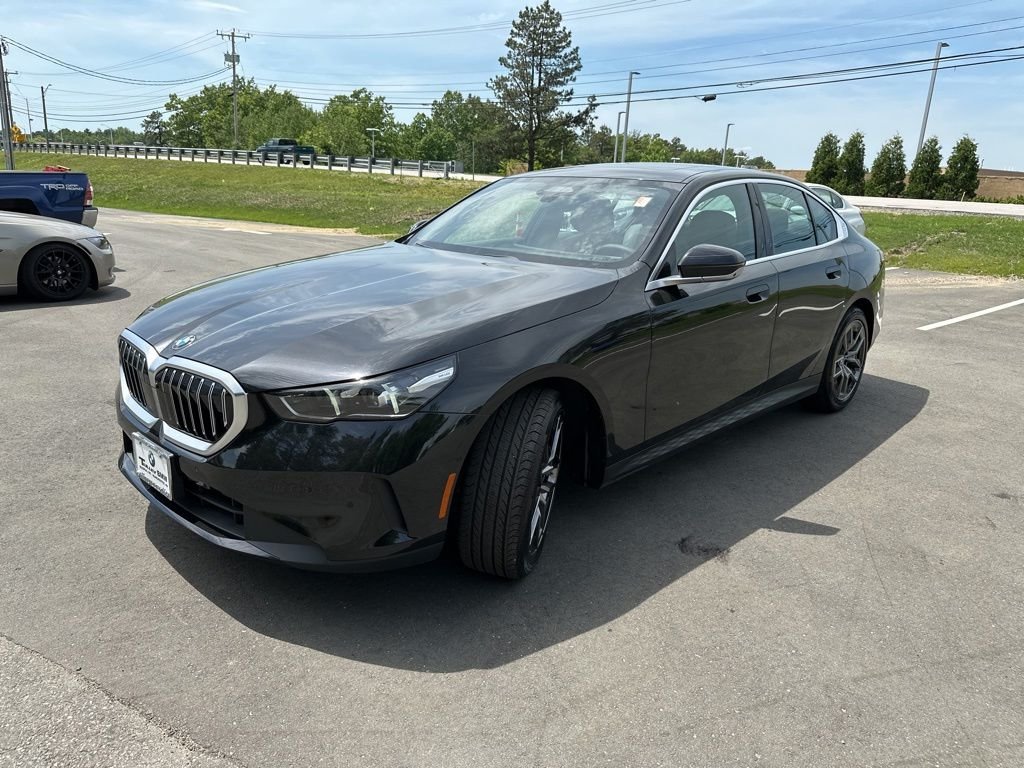 Used 2026 Black Sapphire Metallic BMW 530i xDrive image 3