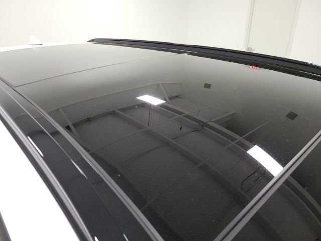 Used 2021 Glacial White Pearl Kia SX Prestige image 15