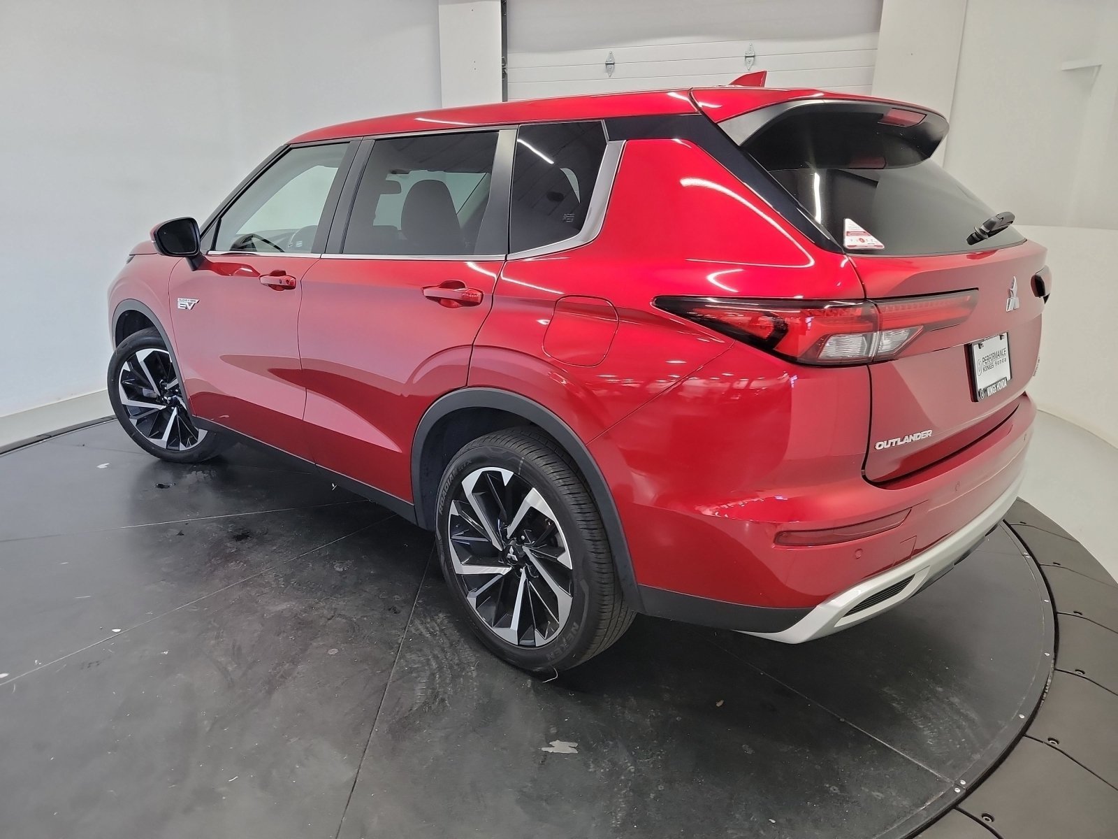 Used 2023 Red Diamond Mitsubishi SE image 5