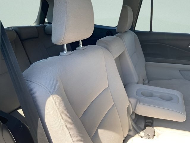 Certified Used 2019 Lunar Silver Metallic Honda EX image 9