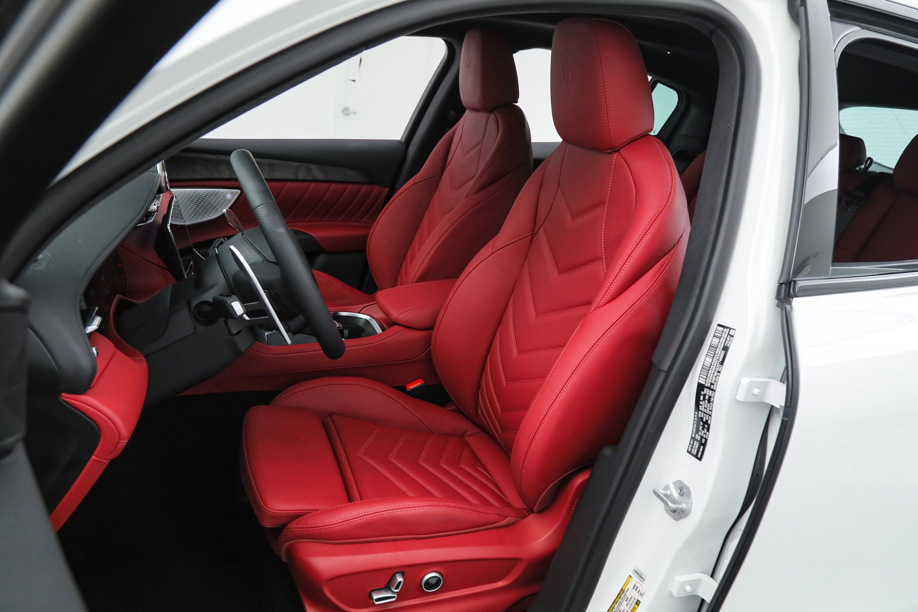 2026 Maserati Grecale Modena V6 - Photo 17