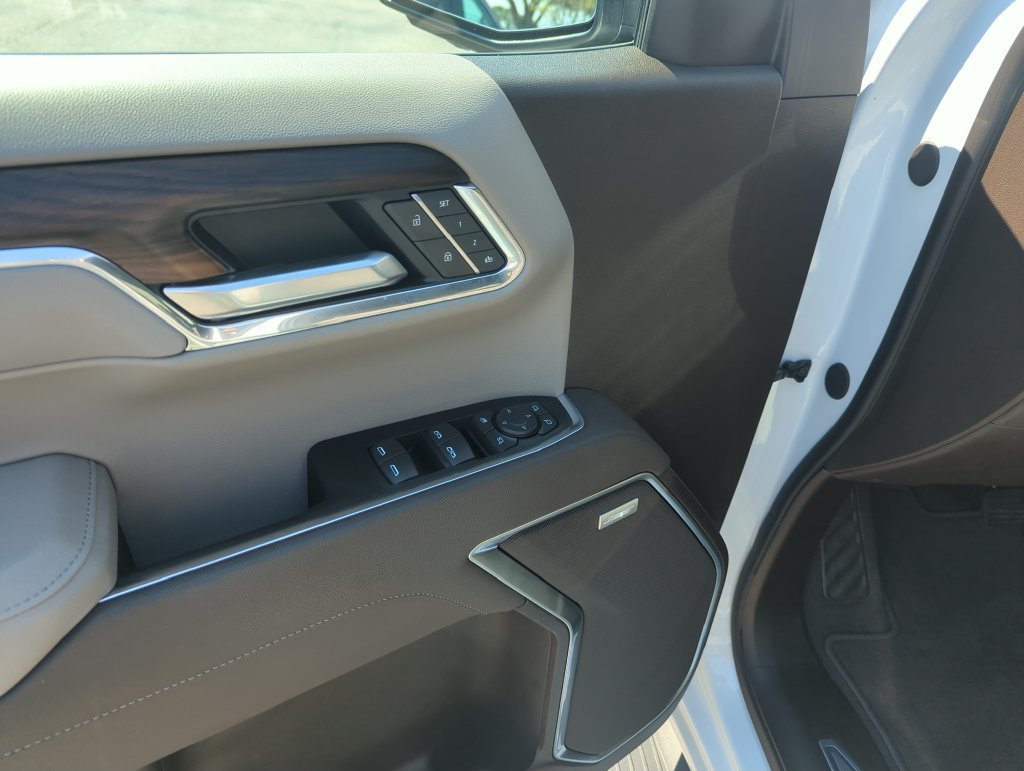 Used 2025 White GMC SLT image 18