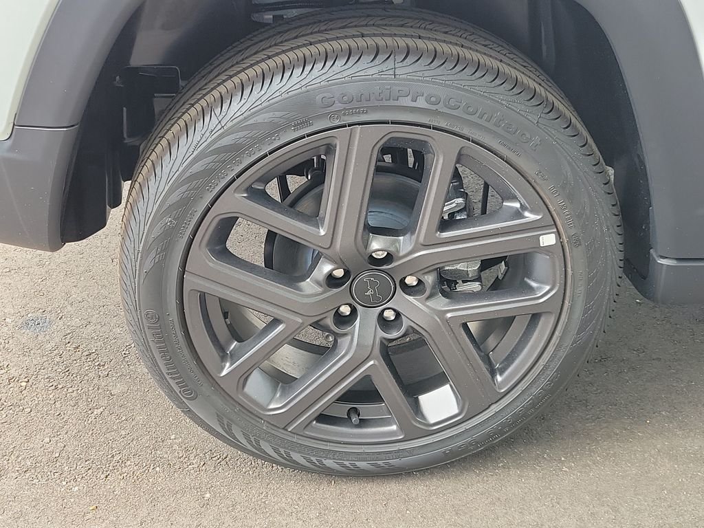 New 2026 Bright White Clearcoat Jeep Latitude image 4