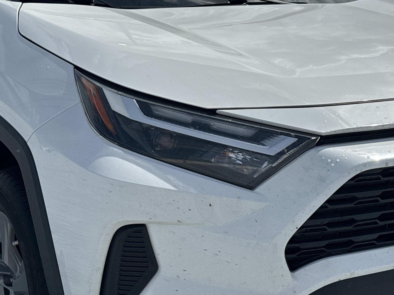 Used 2022 White Toyota XLE image 10