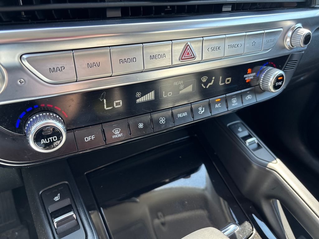 Used 2022 White Kia S image 35