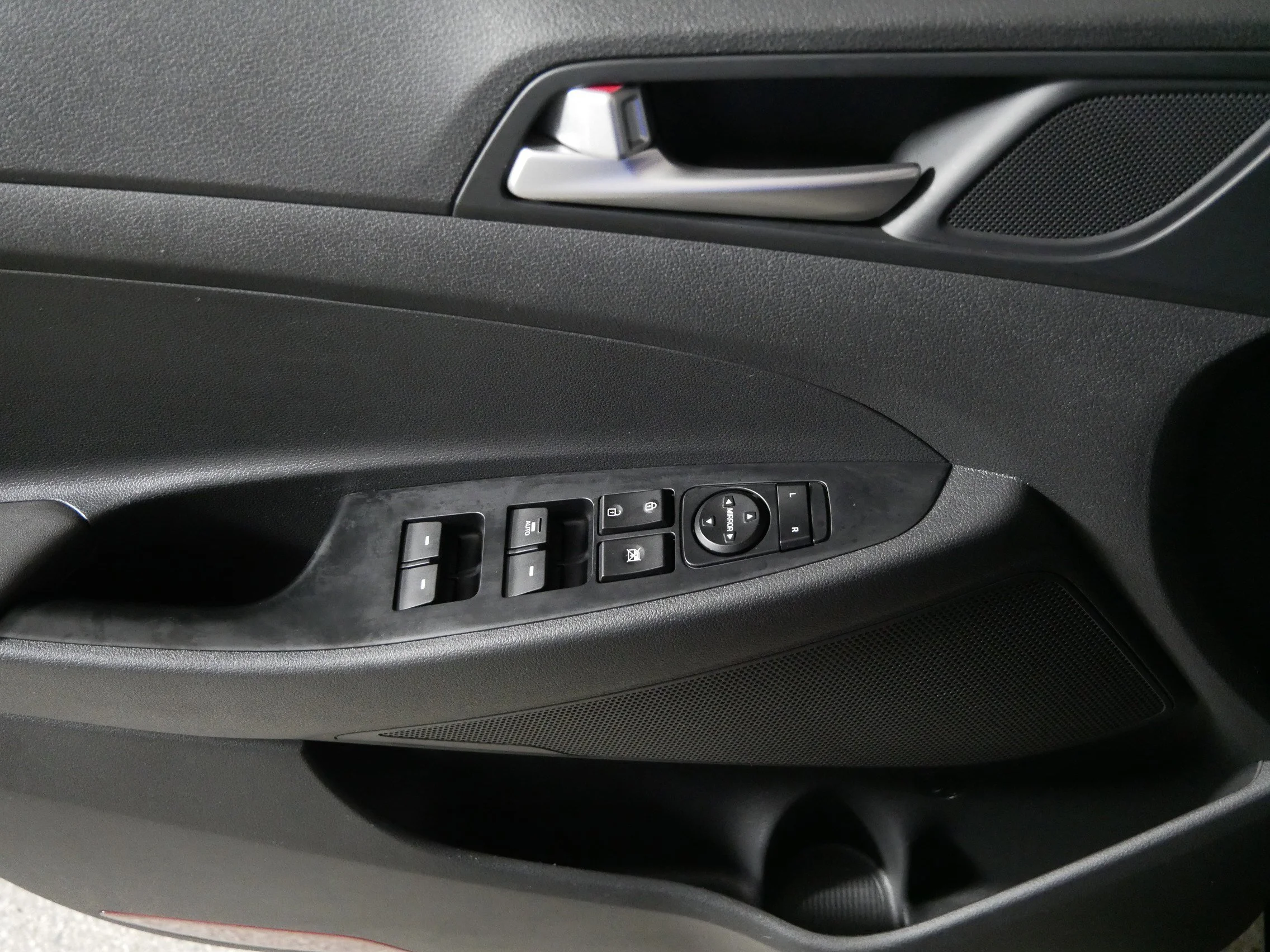 Used 2019 Gemstone Red Hyundai Value image 19