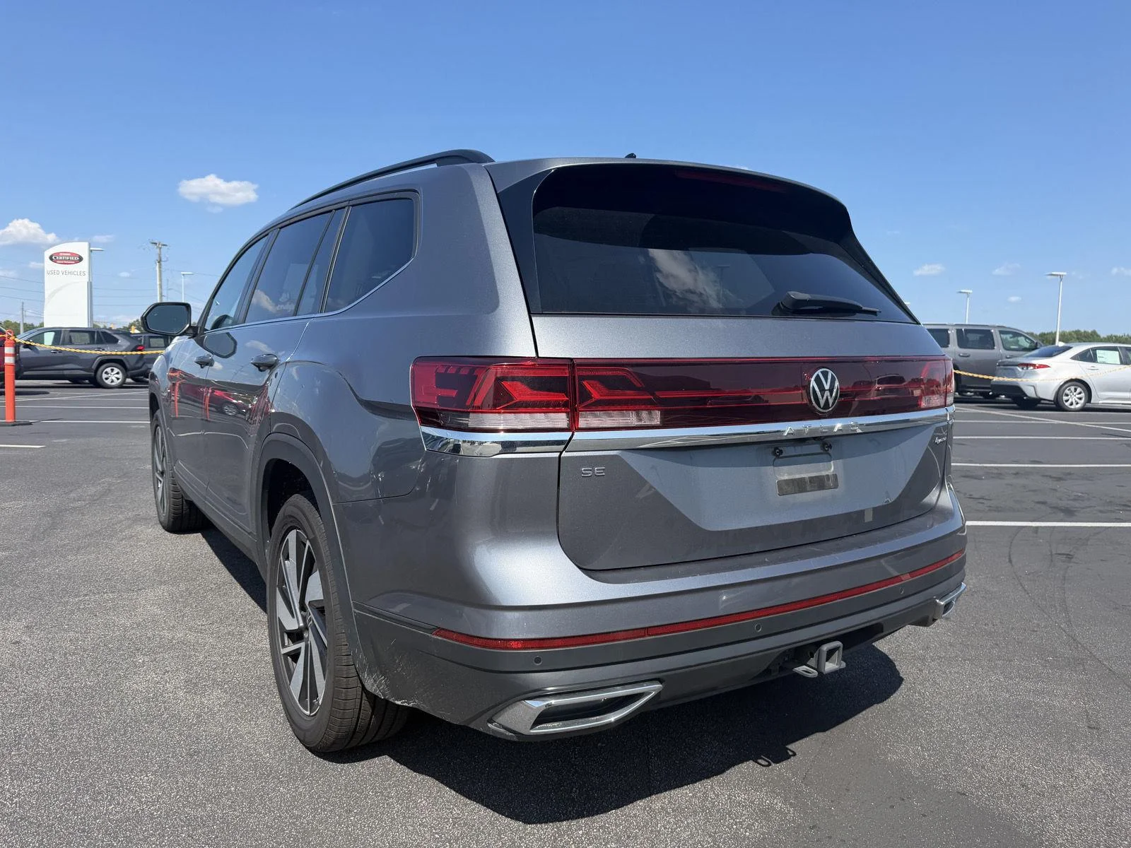 Used 2025  Volkswagen 2.0T SE w/Technology image 7