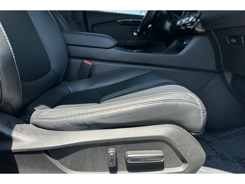 Used 2025 Platinum White Pearl Honda Touring image 24