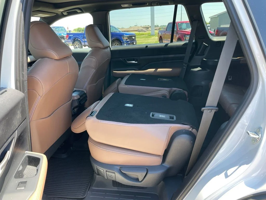 Used 2025 White Toyota MAX Platinum image 46