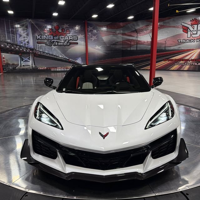 Used 2023 White Chevrolet Z06 image 25
