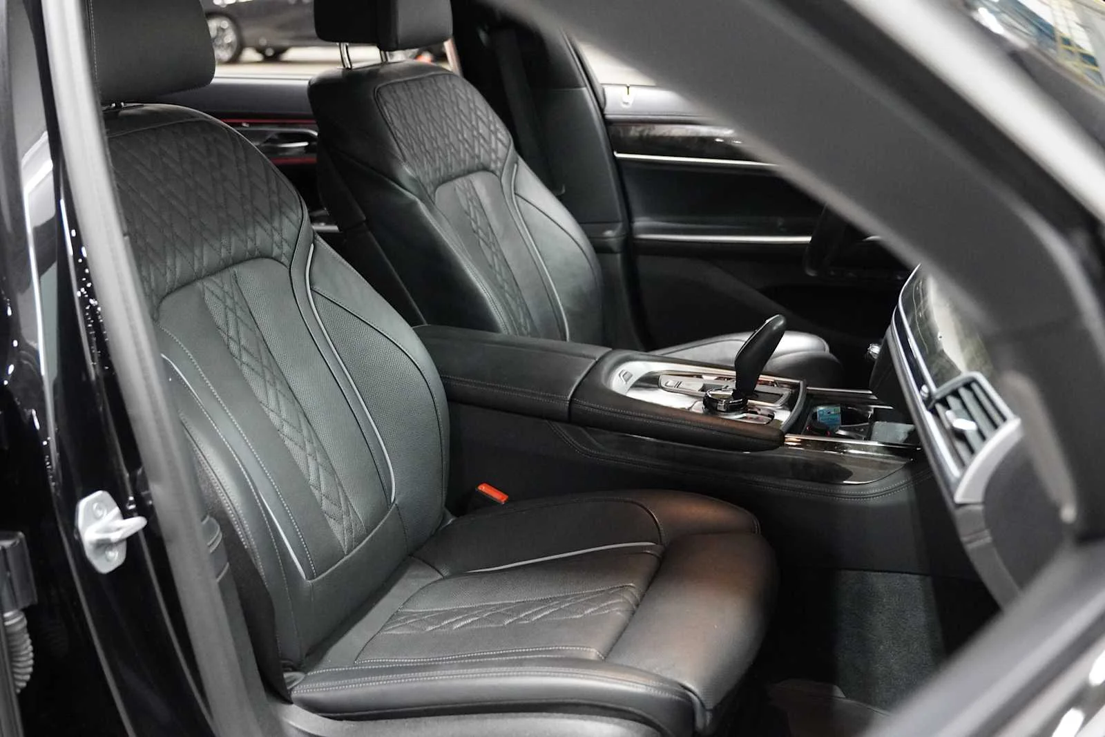 Used 2020 Black Sapphire Metallic BMW 740i xDrive image 11