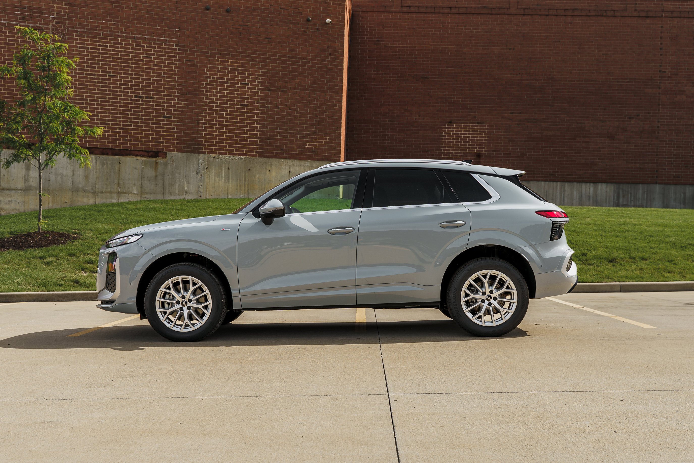 New 2026 Arrow Gray Pearl Effect Audi S line image 6