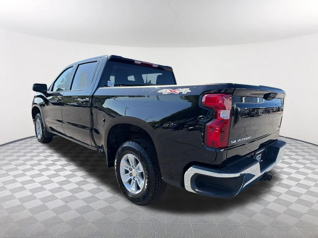 Used 2025 Black Chevrolet LT image 7