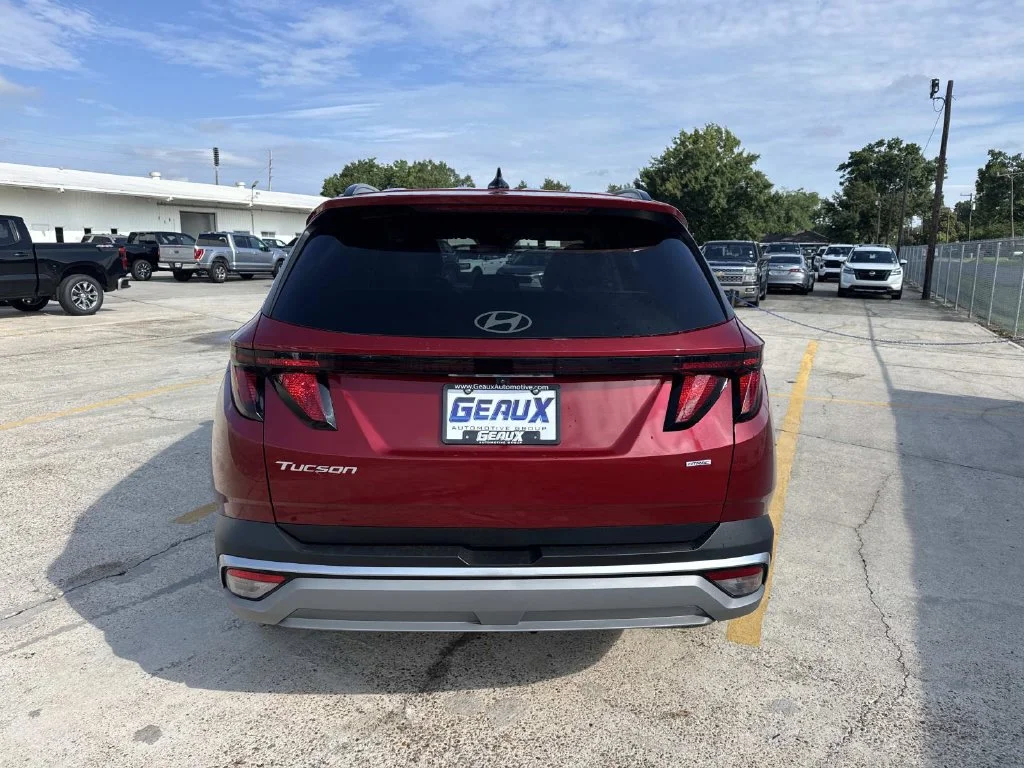Used 2025 Red Hyundai SEL image 11