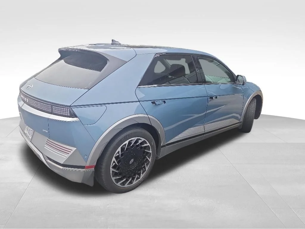 Used 2023 Blue Hyundai Limited image 3
