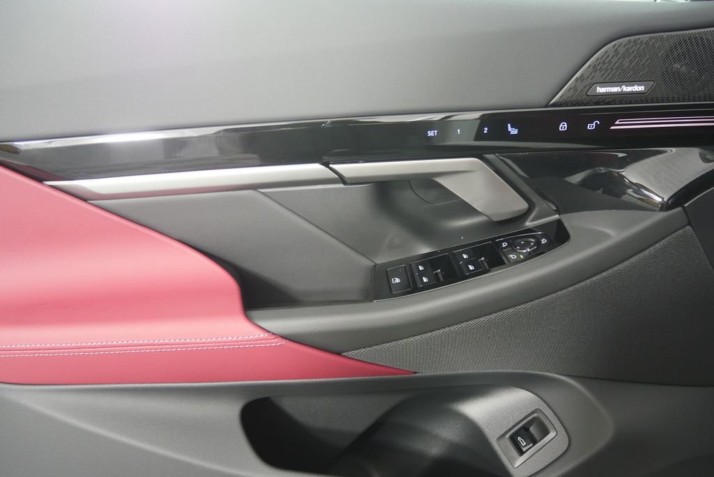 2026 BMW 5 Series 530i - Photo 8