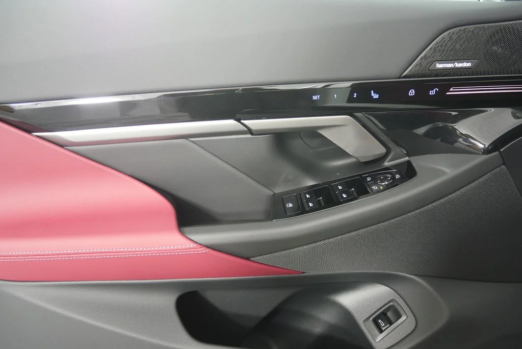 2026 BMW 5 Series 530i - Photo 8
