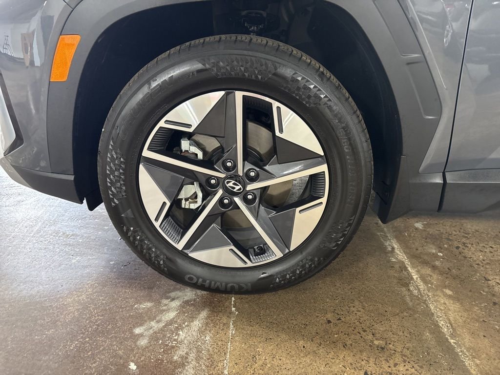 Certified Used 2025 Gray Hyundai SEL Convenience image 9