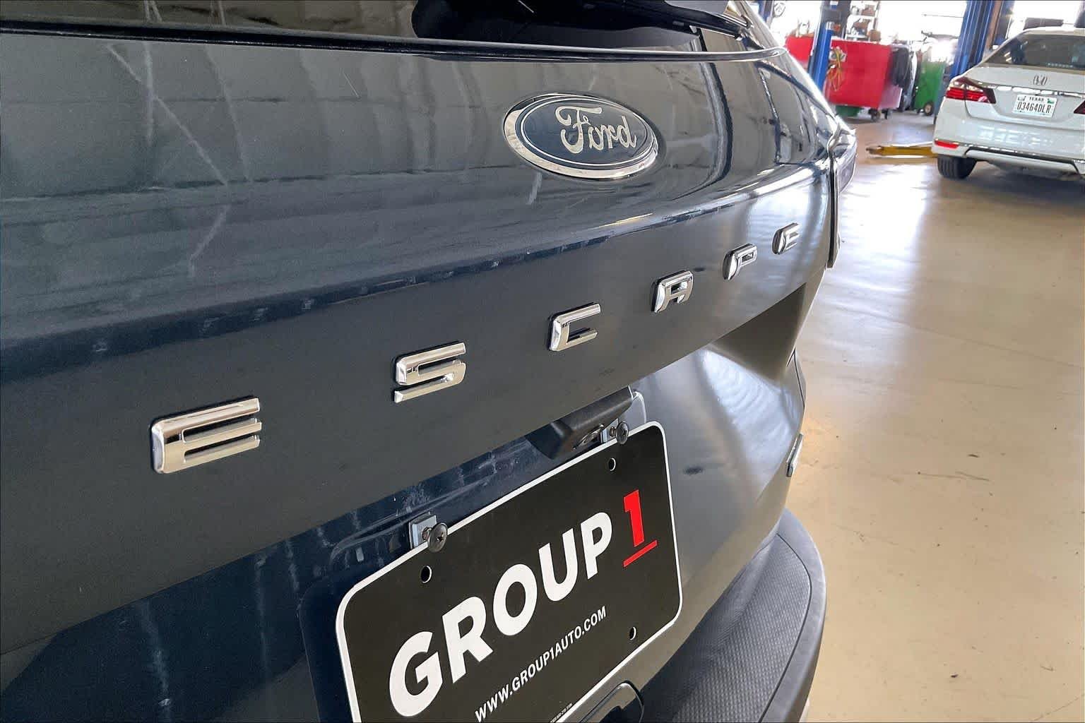 Used 2020 Blue Metallic Ford SE image 9
