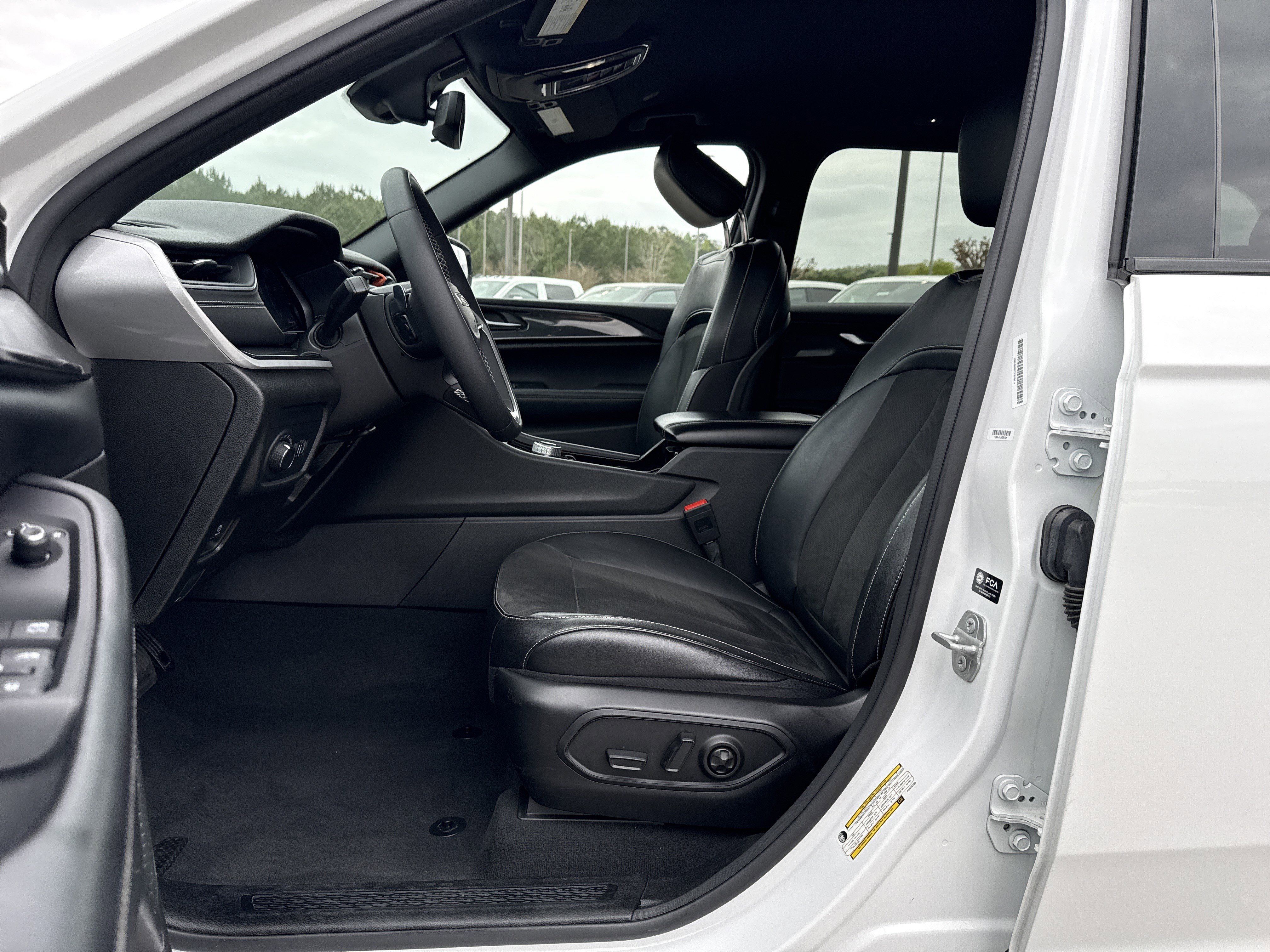 Used 2023 Bright White Clearcoat Jeep Altitude image 9