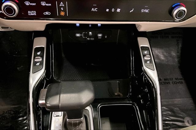 2025 Kia Sorento SX - Photo 37