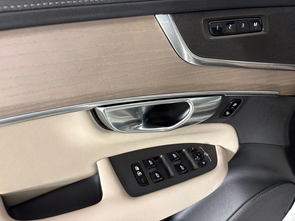 New 2026 Crystal White Volvo Plus image 20