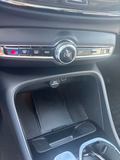 2026 Volvo XC40 Plus - Photo 18