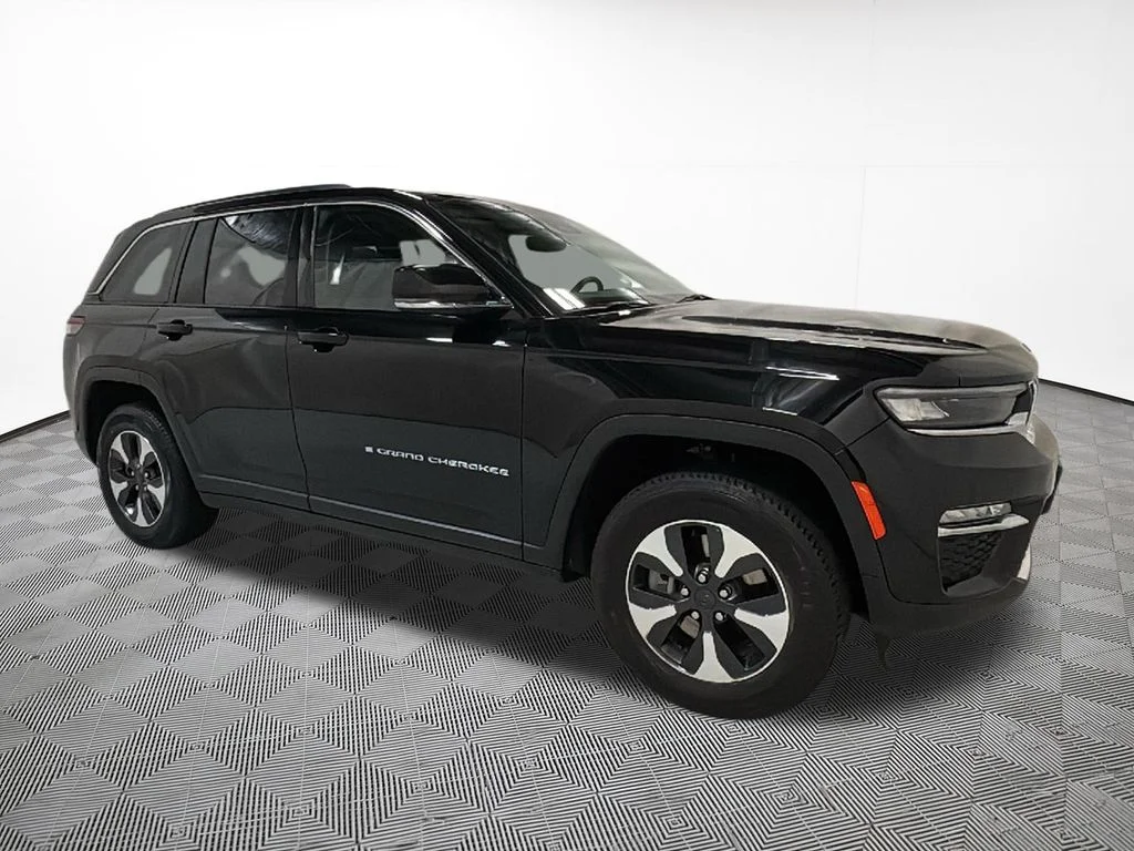 Certified Used 2024 Black Jeep 4xe image 5
