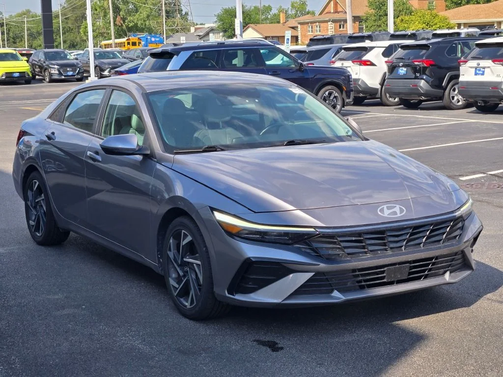 Used 2025 Silver Hyundai Limited image 3