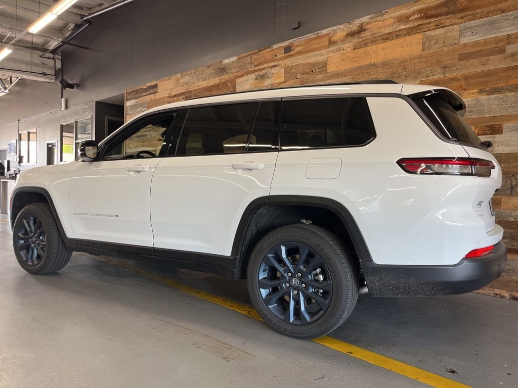 New 2026 Bright White Clear-Coat Exterior Paint Jeep Limited image 18