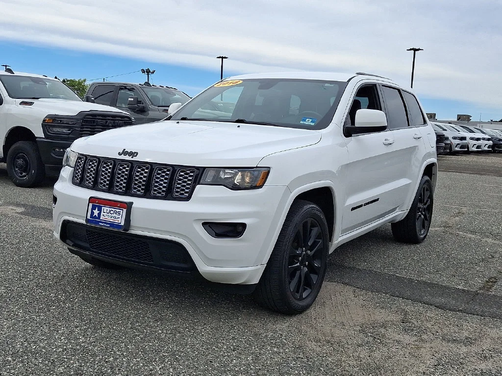 Used 2018 Bright White Clearcoat Jeep Altitude image 5