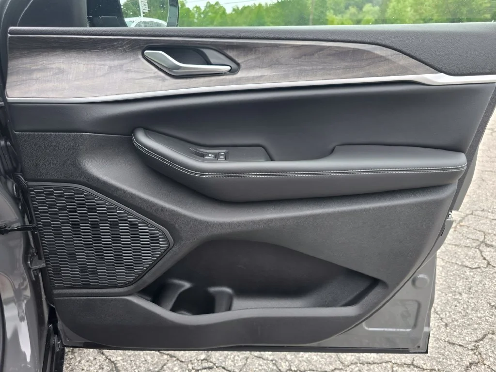 New 2027 Gray Jeep Laredo Altitude image 36