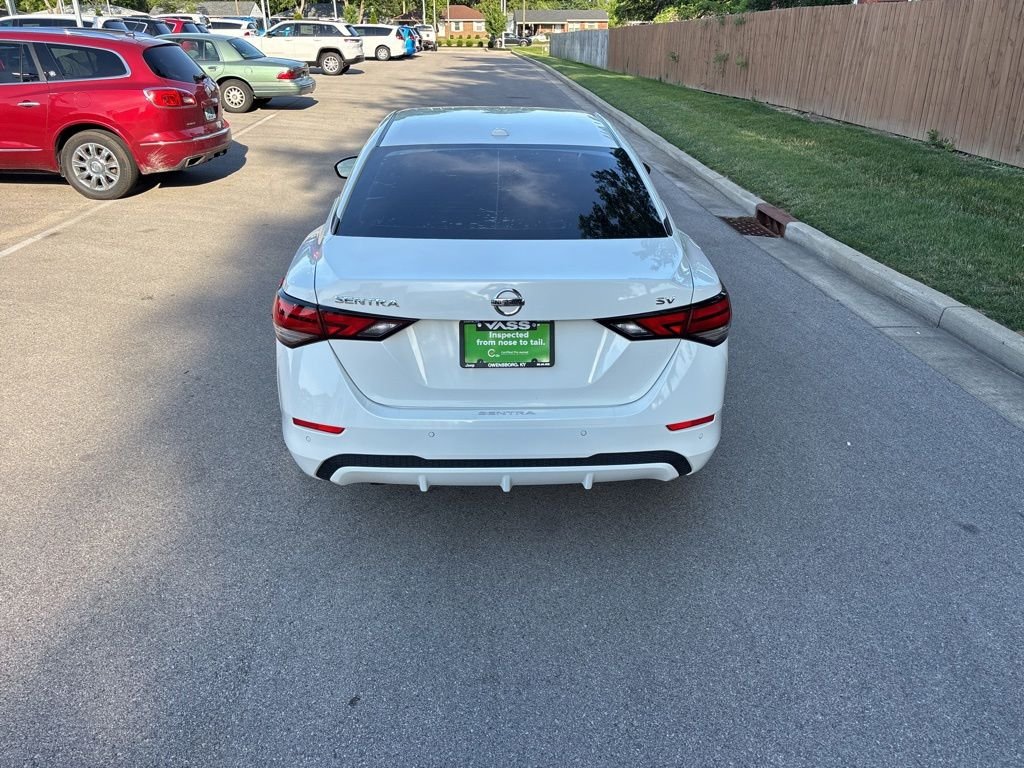 Used 2022 White Nissan SV image 4