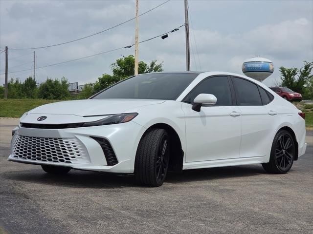 Certified Used 2025 WIND CHILL PEARL Toyota  image 19