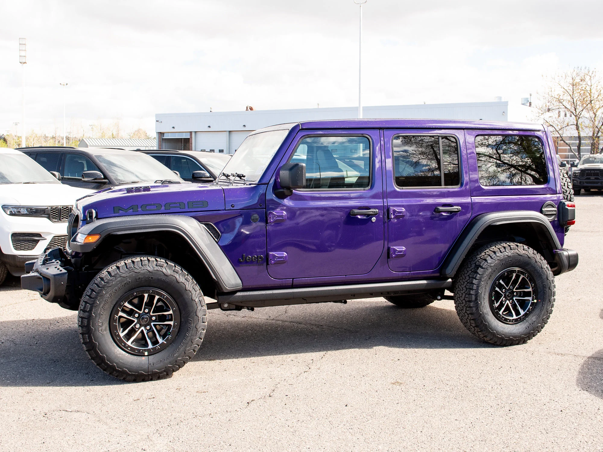 New 2026 reign Jeep Moab 392* 4 Door 4x4, 470 HORSEPOWER, 1-TOUCH PWR TOP, NAPPA LEATHER image 3