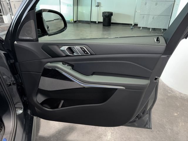 New 2026 Dravit Grey Metallic BMW xDrive50e image 8