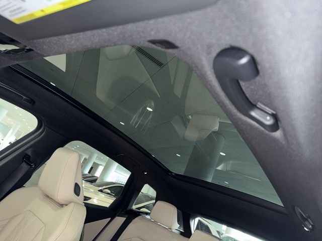New 2026 Mineral White Metallic BMW 30 xDrive image 23