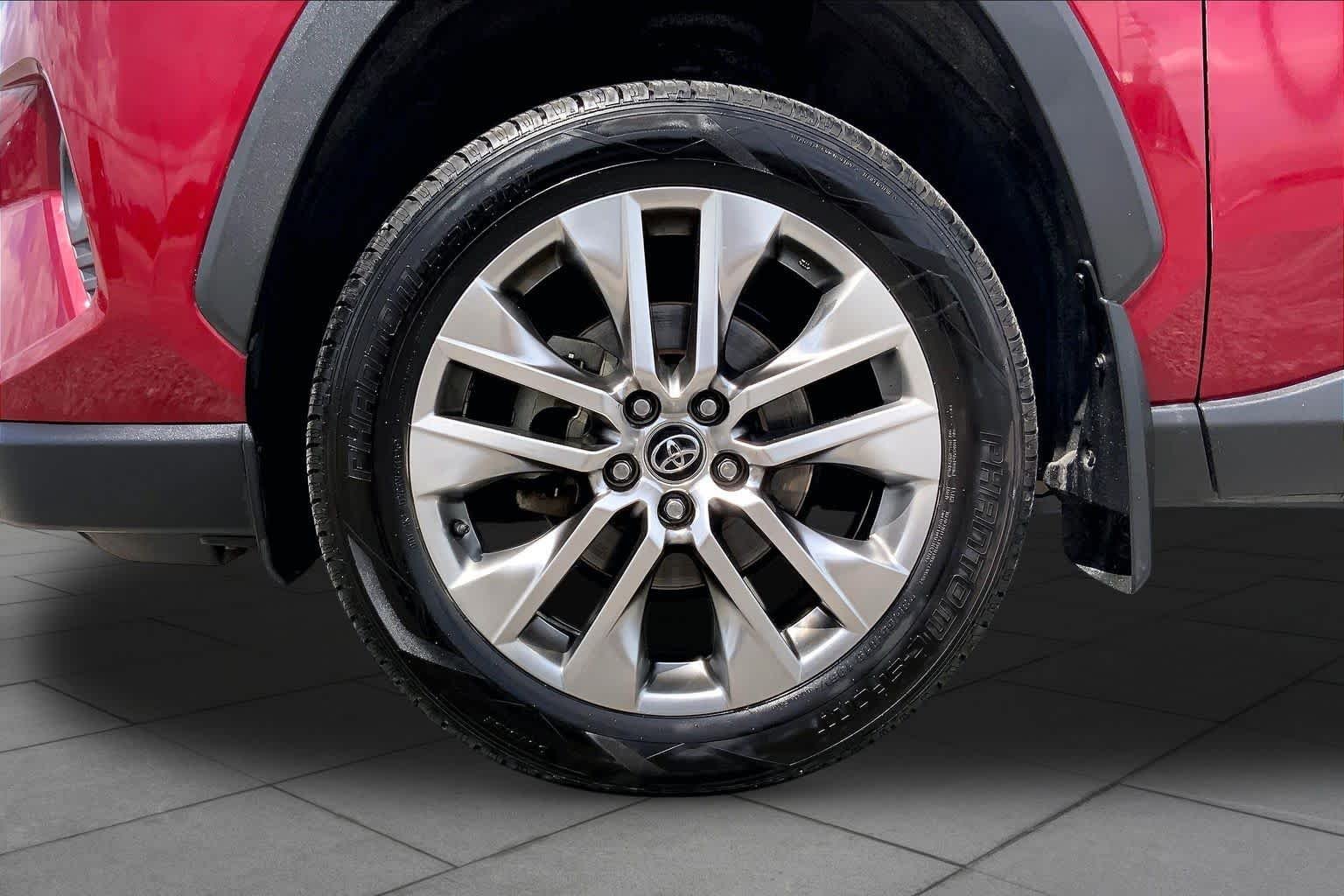 Used 2021 Ruby Flare Pearl Toyota XLE Premium image 11