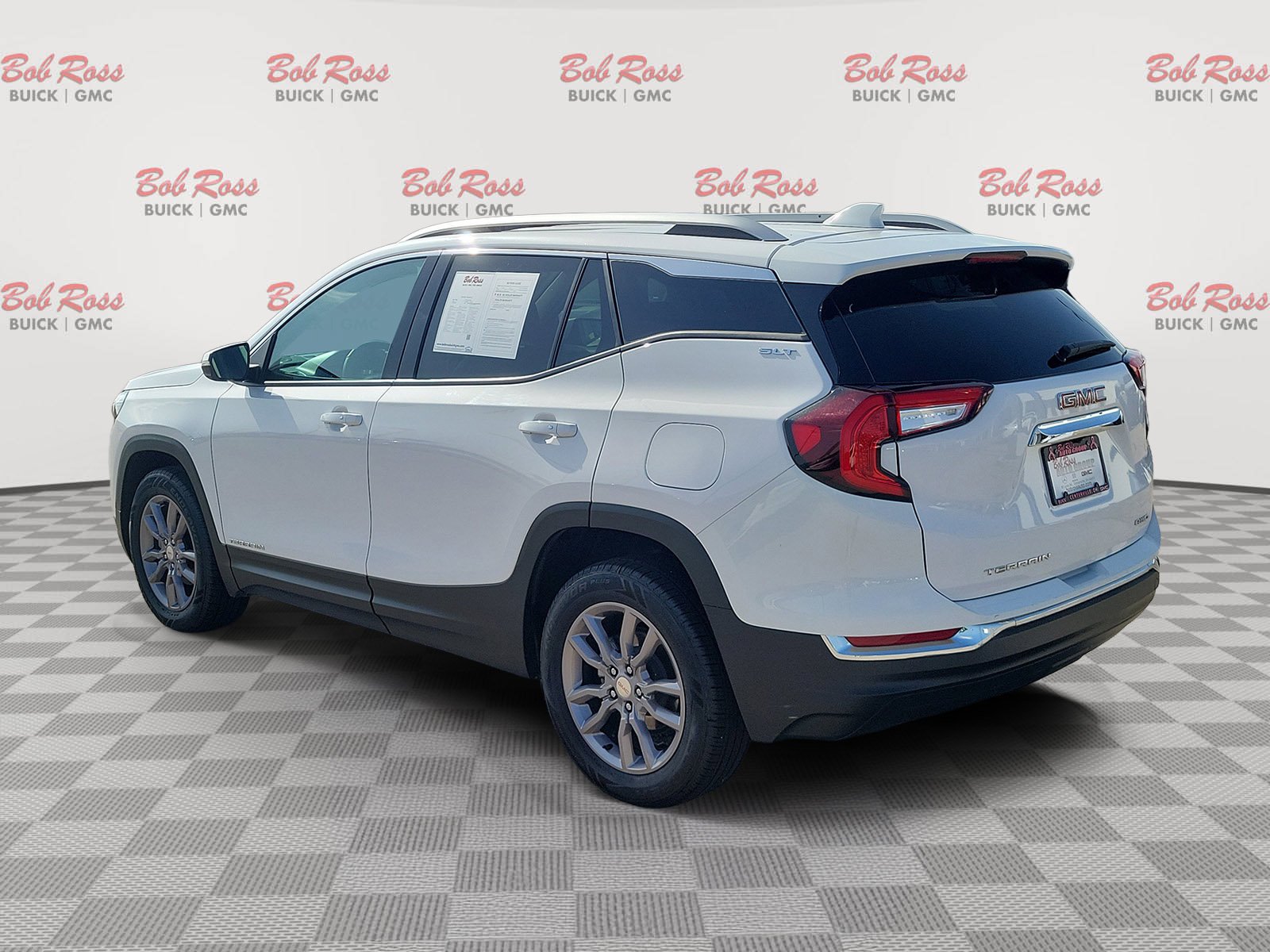 Certified Used 2024 Summit White GMC SLT image 3
