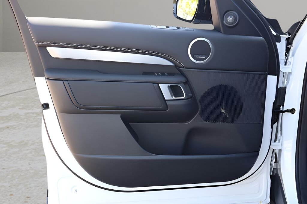 2026 Land Rover Discovery Dynamic SE - Photo 9