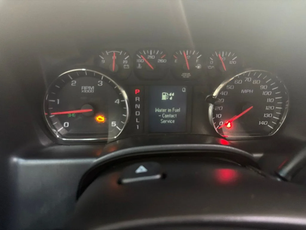 Used 2018 Summit White GMC Base image 23