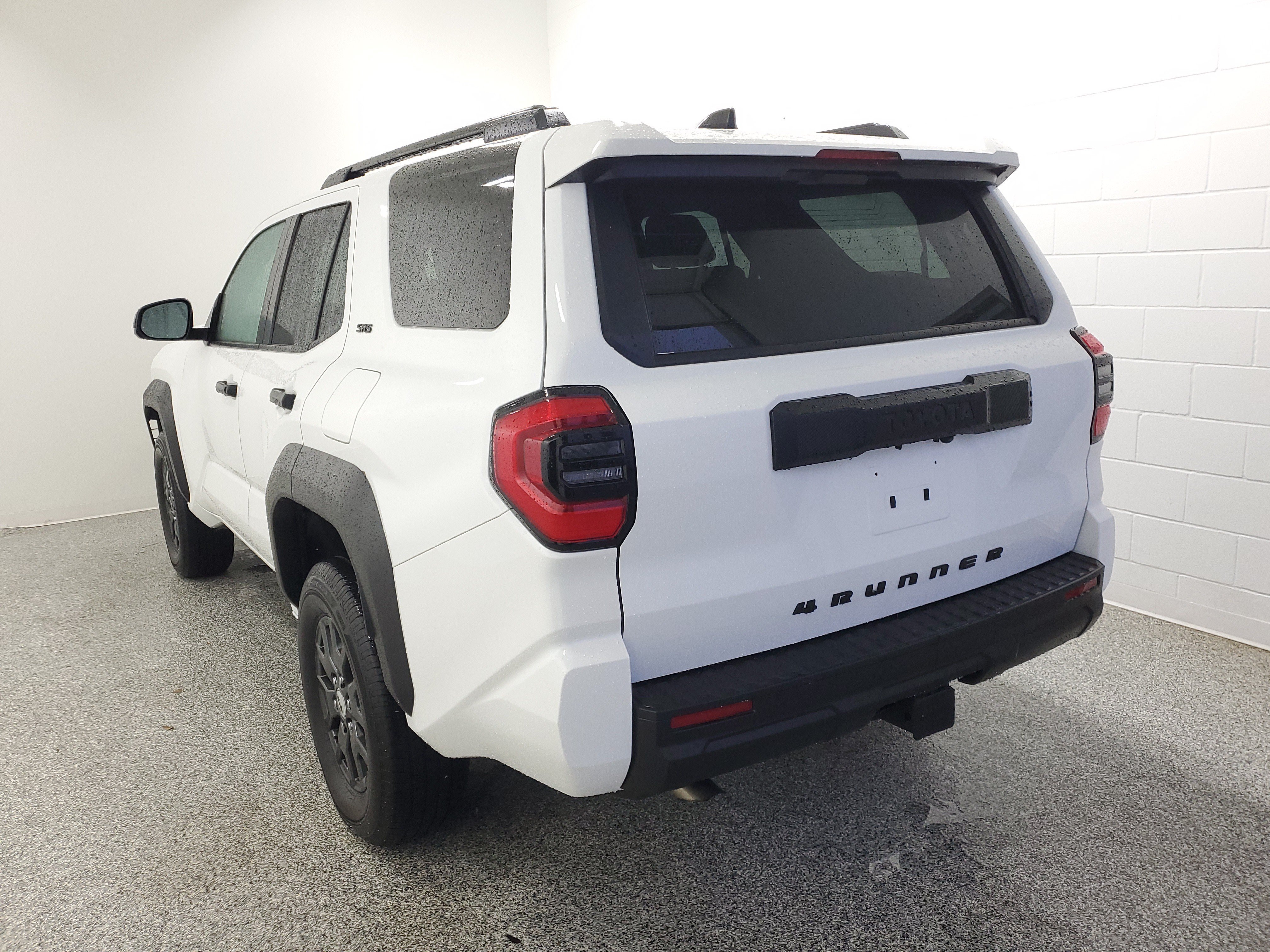 Used 2025 White Toyota SR5 image 5