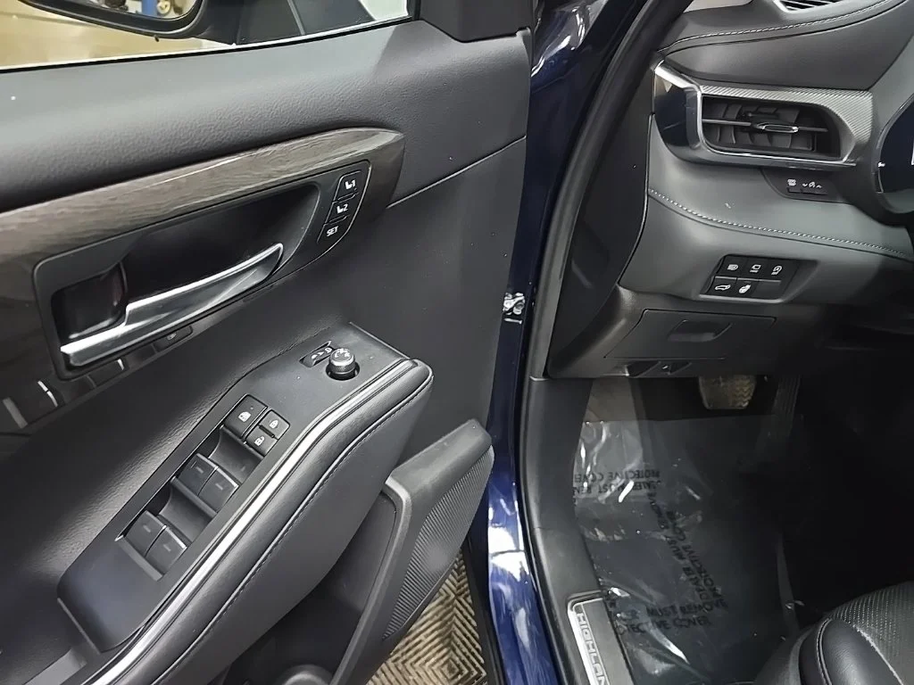 Used 2024  Toyota Platinum image 28
